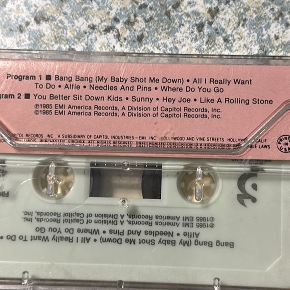 CHER cassette tape. Bang Bang and other hits. In excellent used condition. - Picture 3 of 5